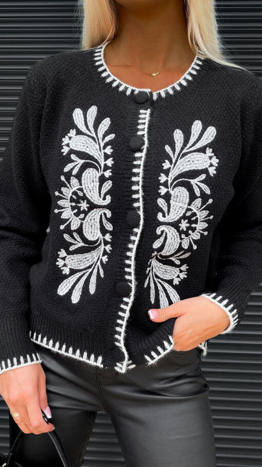 Czarny sweter na guzikami z białymi haftowaniami ONE SIZE - S382
