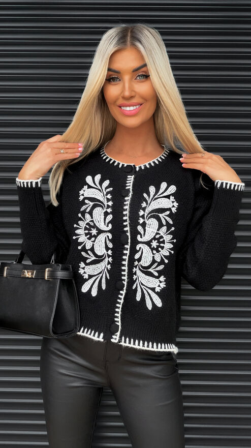Czarny sweter na guzikami z białymi haftowaniami ONE SIZE - S382
