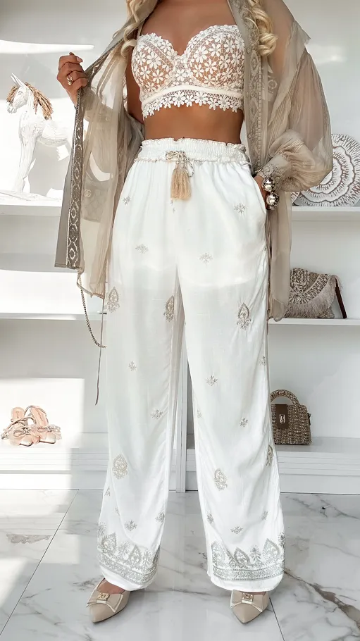 Białe spodnie na lato ze złotymi haftami ONE SIZE - P946
