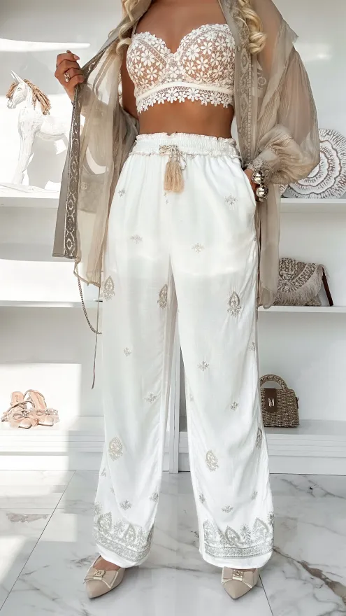 Białe spodnie na lato ze złotymi haftami ONE SIZE - P946