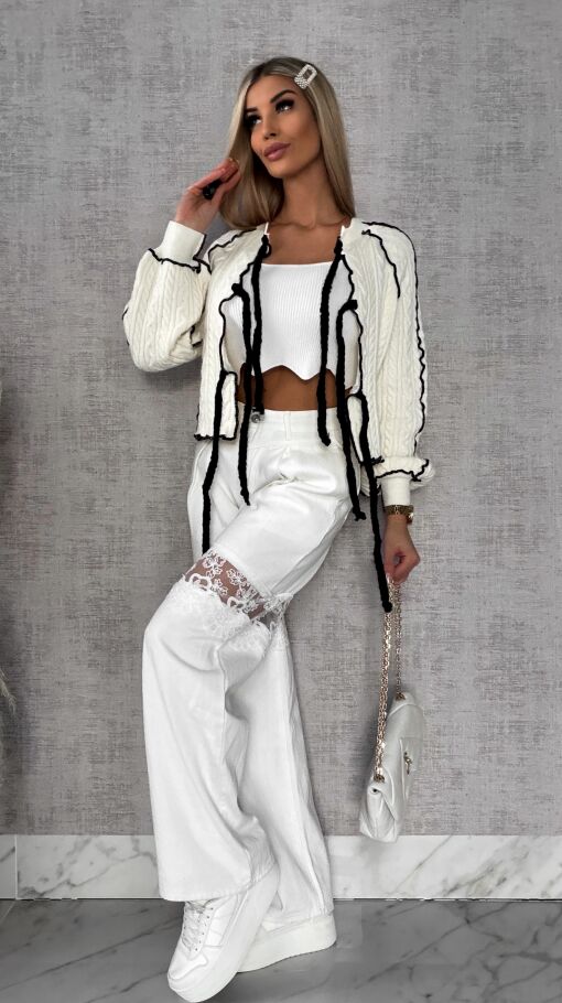 Wiosenny wiązany sweter warkocz ECRU z czarnymi dodatkami ONE SIZE - R598