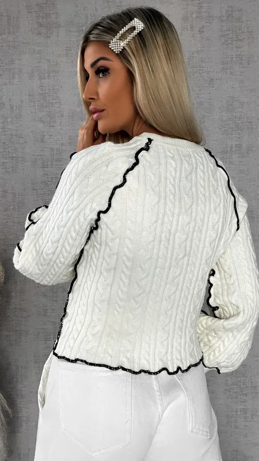 Wiosenny wiązany sweter warkocz ECRU z czarnymi dodatkami ONE SIZE - R598