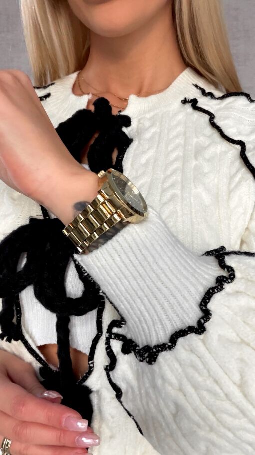 Wiosenny wiązany sweter warkocz ECRU z czarnymi dodatkami ONE SIZE - R598