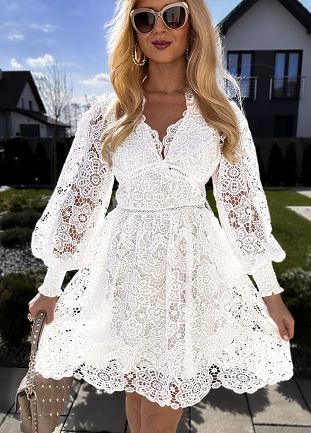 Sukienka z koronki gipiurowej w modnym białym kolorze - L826A