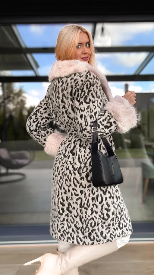 Stylowy płaszcz ALPAKA w panterkę z futerkowymi wstawkami - R199A