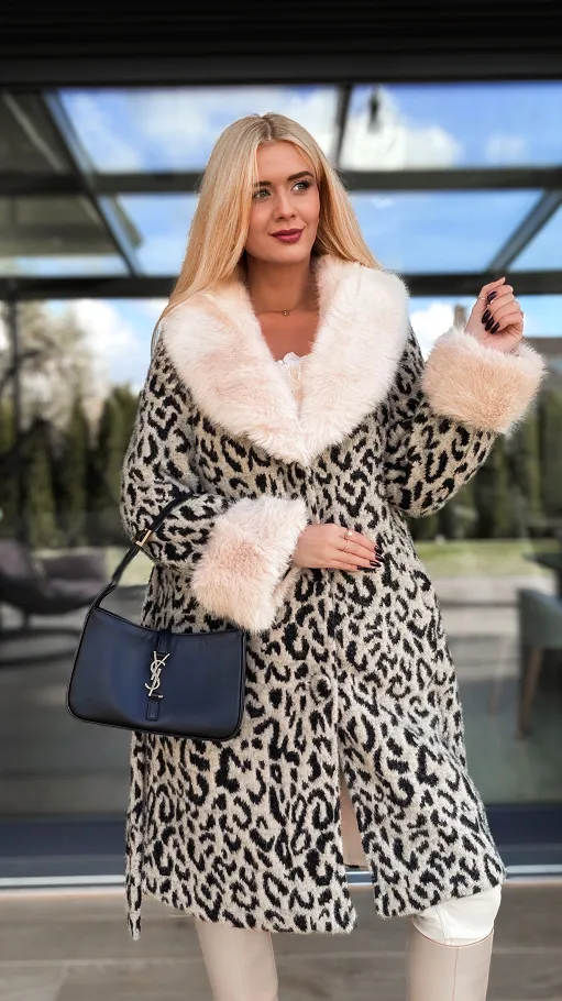 Stylowy płaszcz ALPAKA w panterkę z futerkowymi wstawkami - R199A