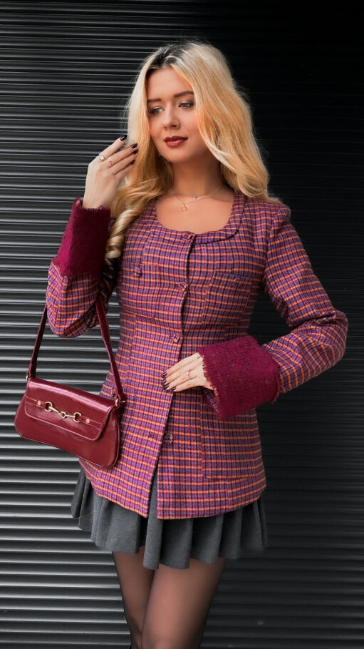 Modna marynarka w kratkę z koronkowymi rękawami WEŁNIANA - R387
