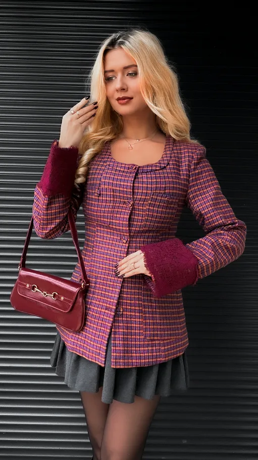 Modna marynarka w kratkę z koronkowymi rękawami WEŁNIANA - R387