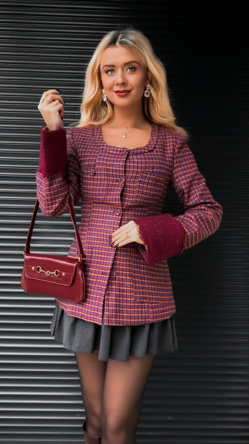 Modna marynarka w kratkę z koronkowymi rękawami WEŁNIANA - R387