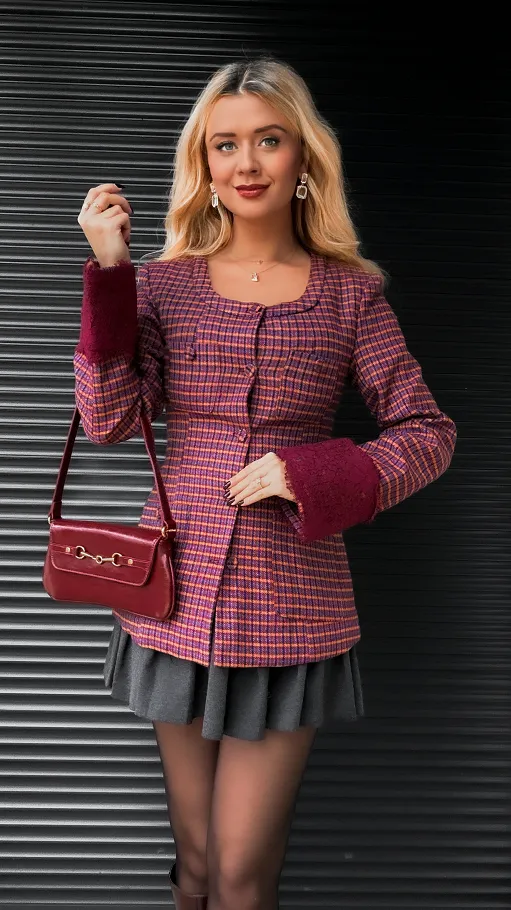 Modna marynarka w kratkę z koronkowymi rękawami WEŁNIANA - R387