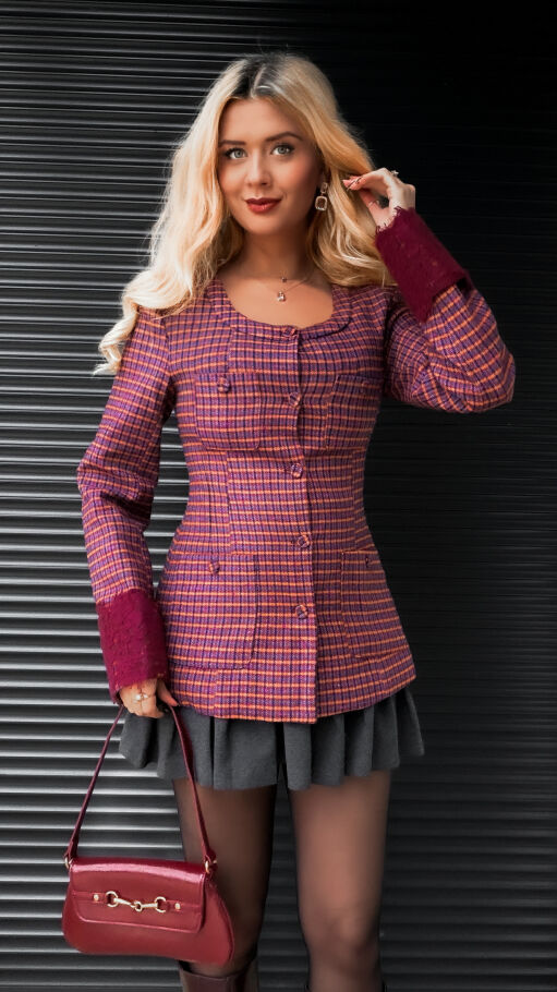 Modna marynarka w kratkę z koronkowymi rękawami WEŁNIANA - R387