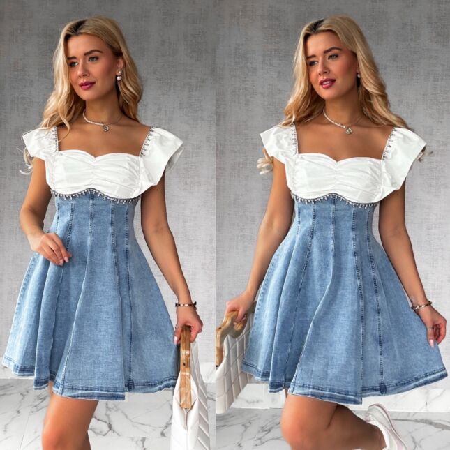 Oryginalna jeansowa sukienka z białym dekoltem i cyrkoniami - R963