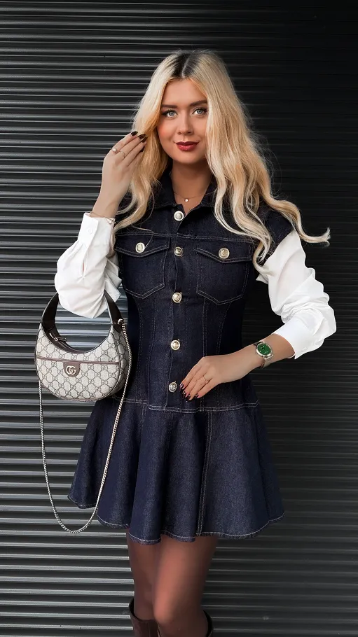 Jeansowa sukienka zapinana na złote guziki GRANATOWA - R353