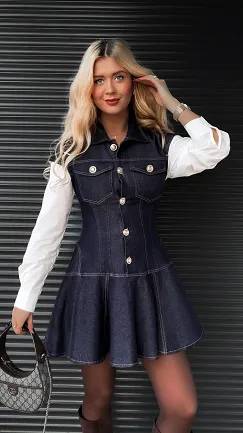 Jeansowa sukienka zapinana na złote guziki GRANATOWA - R353