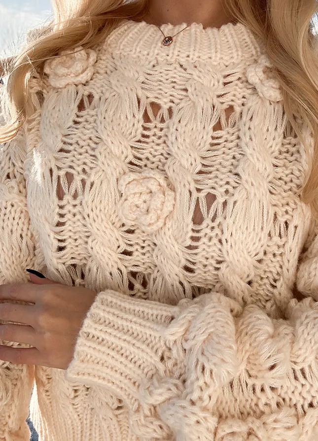 Ekskluzywny ażurowy sweter z modnymi rękawami ECRU - M458