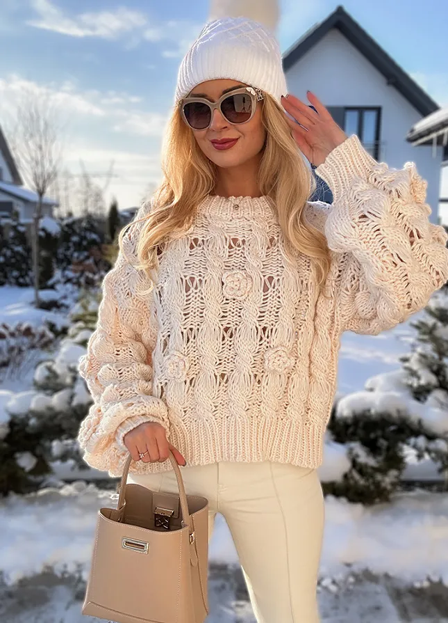 Ekskluzywny ażurowy sweter z modnymi rękawami ECRU - M458
