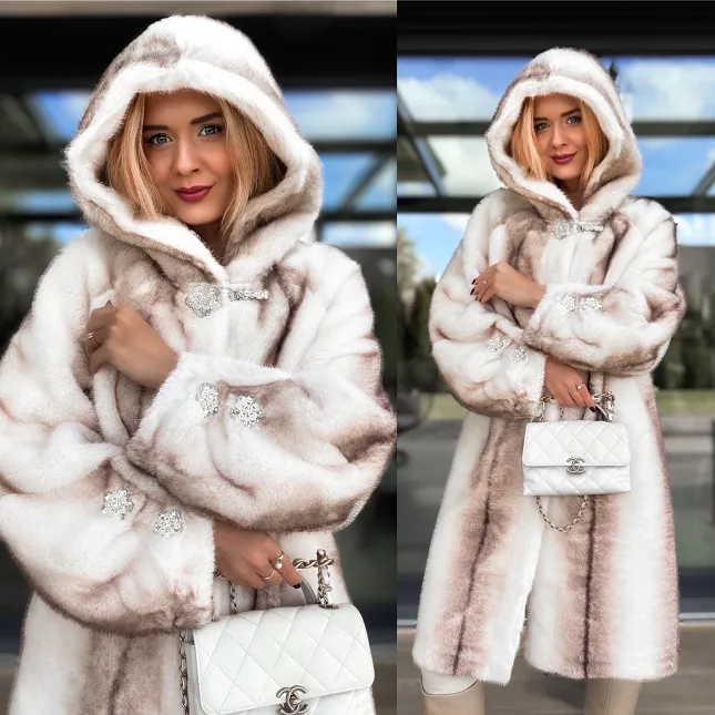 Premium futro z kapturem zdobione cyrkoniami - R212