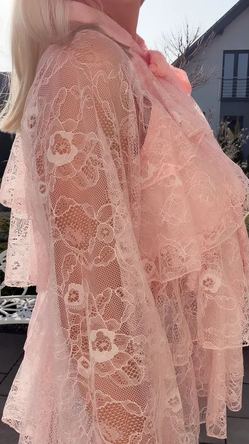 Elegancka różowa bluzka z miękkiej koronki z wiązaniem ONE SIZE - R785