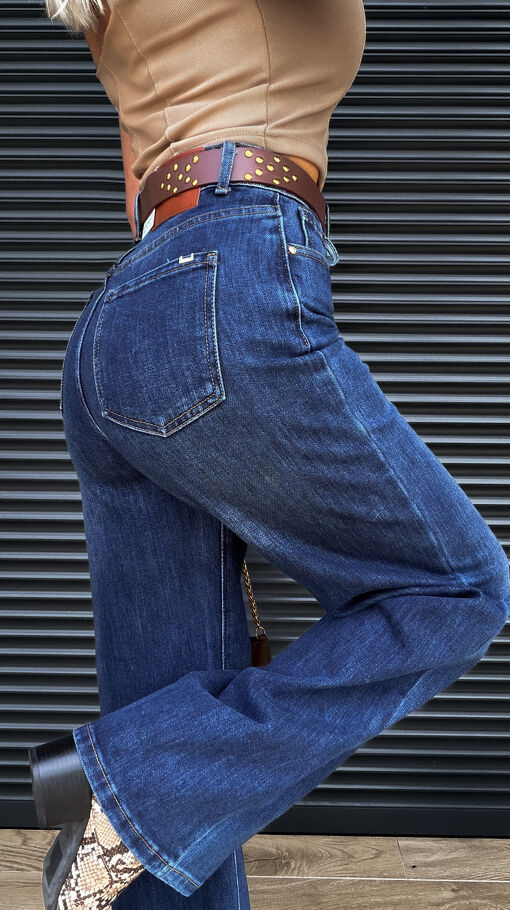 Elastyczne spodnie jeansowe w klasycznym stylu z paskiem BLUE JEANS - S330