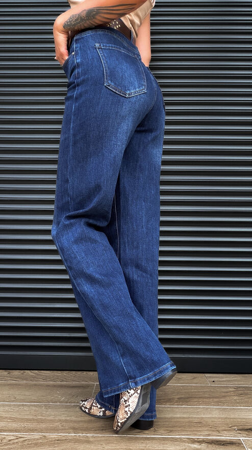 Elastyczne spodnie jeansowe w klasycznym stylu z paskiem BLUE JEANS - S330