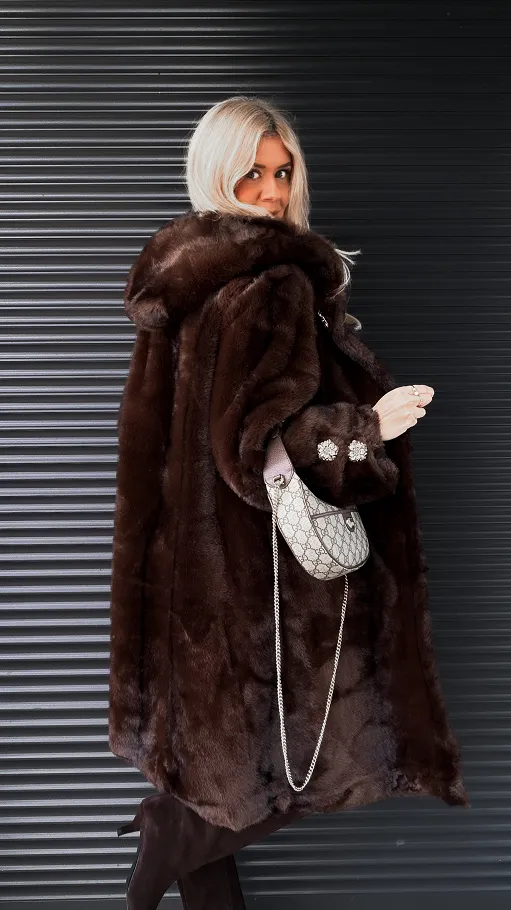 Premium futro z kapturem zdobione cyrkoniami BRĄZOWE - R212A