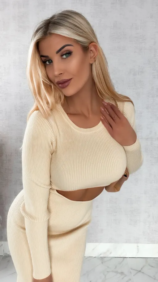 Sukienka MIDI z dzianiny z rozcięciem ONE SIZE ecru - P071