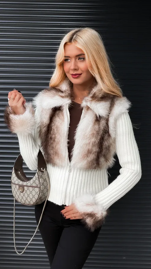 Modny sweter z wiskozy z futerkiem zapinany na zamek ECRU - R298B