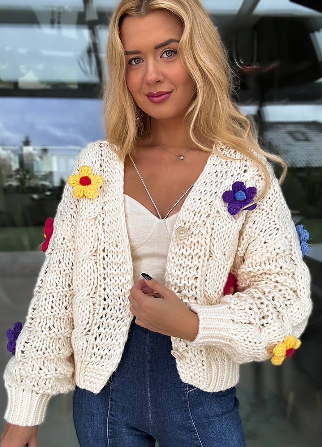 Ekskluzywny gruby sweter z bawełną w kwiaty 3D ECRU - M457