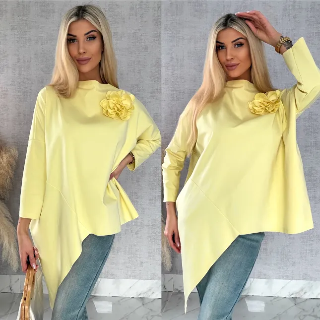 Asymetryczna pastelowa bluzka z broszką ONE SIZE żółta - R448