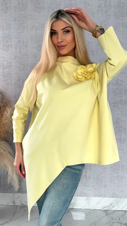 Asymetryczna pastelowa bluzka z broszką ONE SIZE żółta - R448