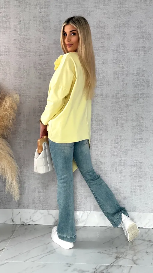 Asymetryczna pastelowa bluzka z broszką ONE SIZE żółta - R448