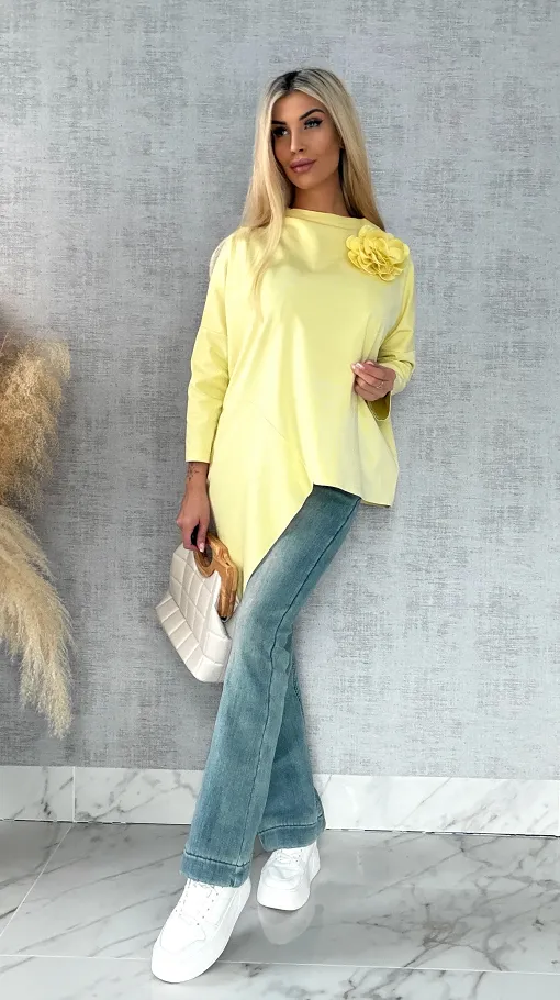 Asymetryczna pastelowa bluzka z broszką ONE SIZE żółta - R448