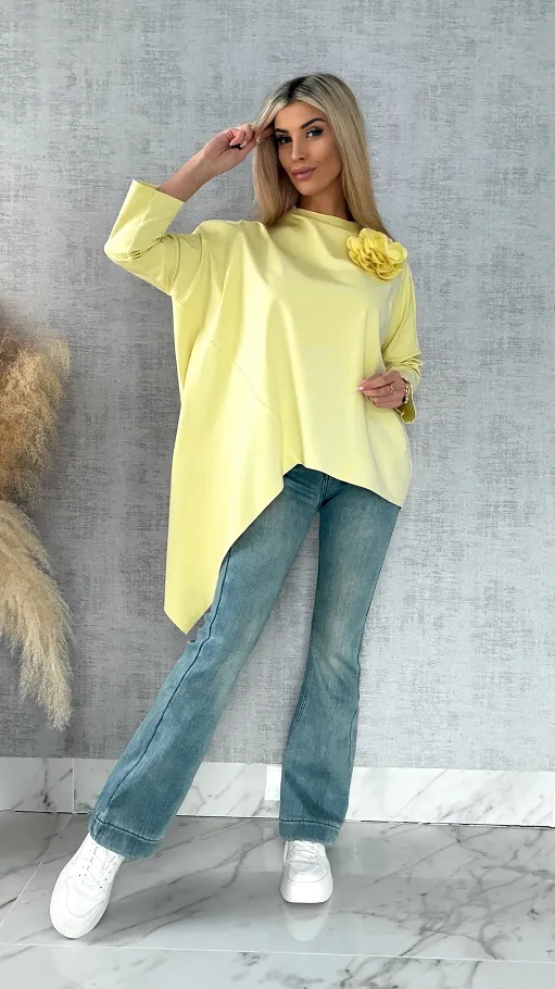 Asymetryczna pastelowa bluzka z broszką ONE SIZE żółta - R448