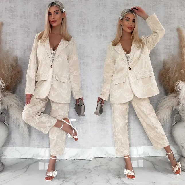 Oryginalny zamszowy komplet cały haftowany marynarka + spodnie ONE SIZE - R859