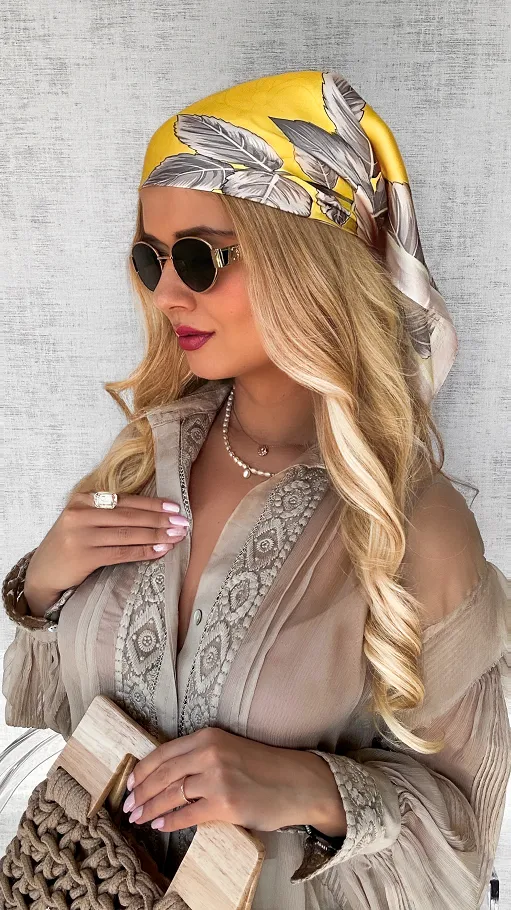 Żółta modna mini APASZKA w kwiaty - P667