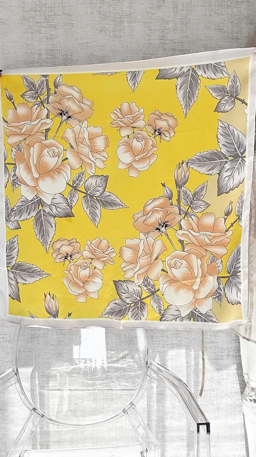 Żółta modna mini APASZKA w kwiaty - P667