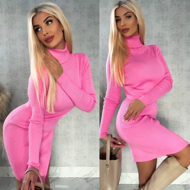 Dzianinowa sukienka w prążki z golfem ONE SIZE - R412