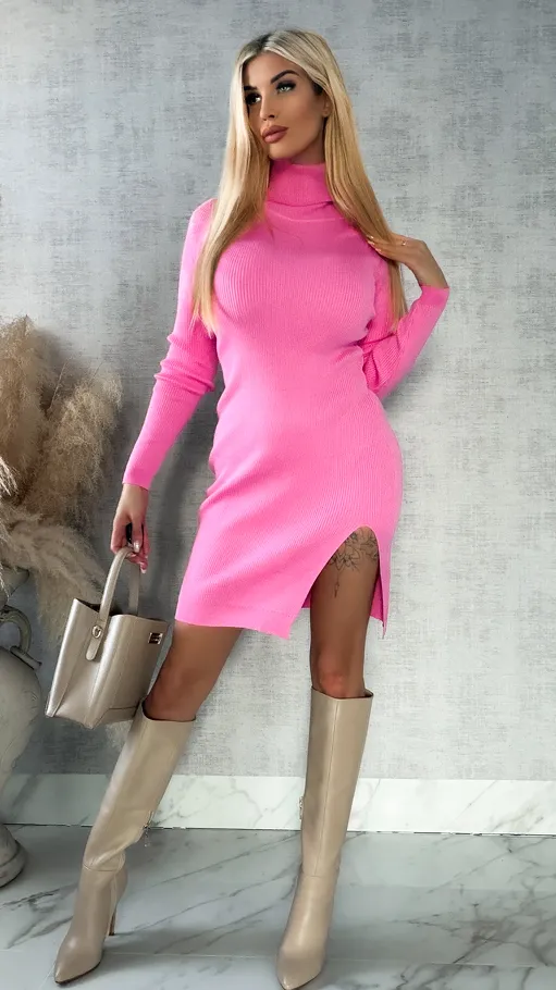 Dzianinowa sukienka w prążki z golfem ONE SIZE - R412