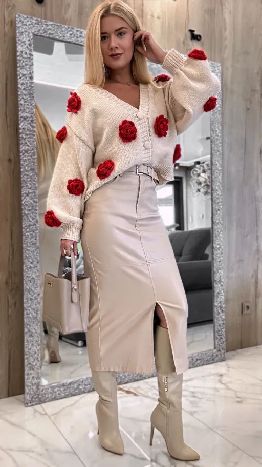 Modowa beżowa spódnica z EKO skóry z paskiem - P191A