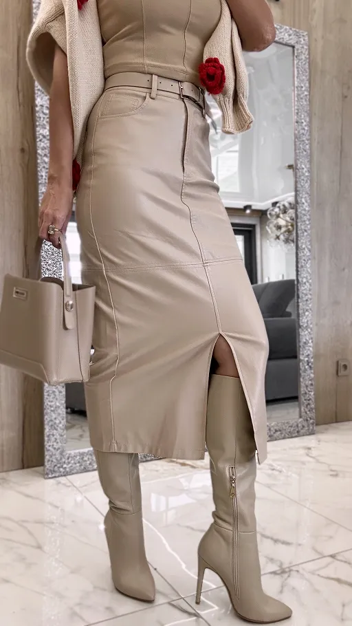 Modowa beżowa spódnica z EKO skóry z paskiem - P191A