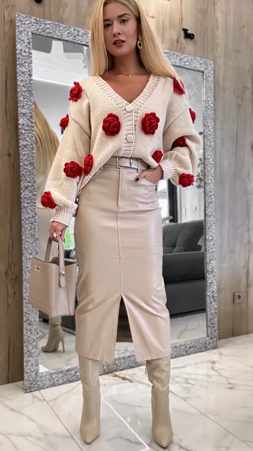 Modowa beżowa spódnica z EKO skóry z paskiem - P191A