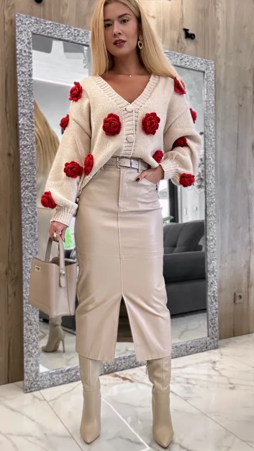 Modowa beżowa spódnica z EKO skóry z paskiem - P191A