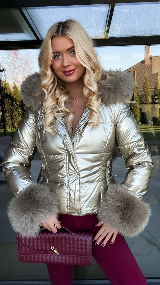 Złota kurtka na zimę z odpinanym futerkiem - R289