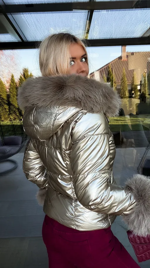 Złota kurtka na zimę z odpinanym futerkiem - R289
