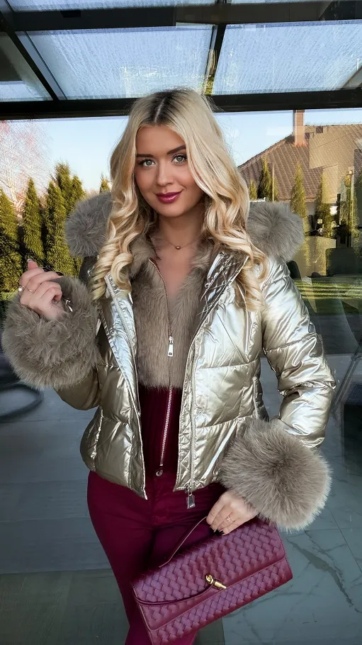 Złota kurtka na zimę z odpinanym futerkiem - R289