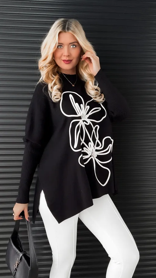 Sweter tunika z półgolfem i artystycznym kwiatem ONE SIZE czarny - R332B