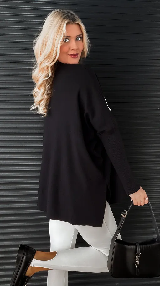 Sweter tunika z półgolfem i artystycznym kwiatem ONE SIZE czarny - R332B