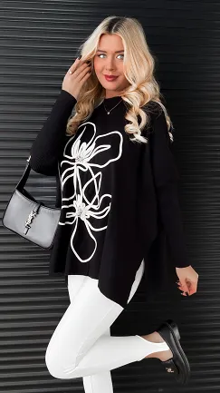 Sweter tunika z półgolfem i artystycznym kwiatem ONE SIZE czarny - R332B