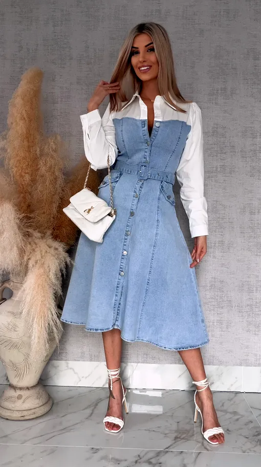 Elastyczna sukienka jeansowa MIDI z modną białą wstawką BLUE JEANS  - R737