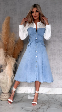 Elastyczna sukienka jeansowa MIDI z modną białą wstawką BLUE JEANS  - R737